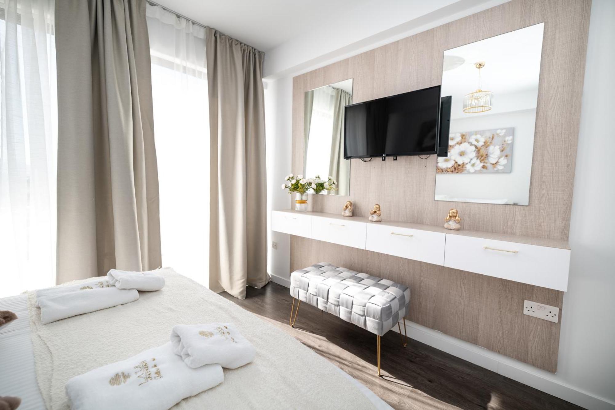 Lazuli Beachfront Sea View Ap144 Larnaca Exteriör bild